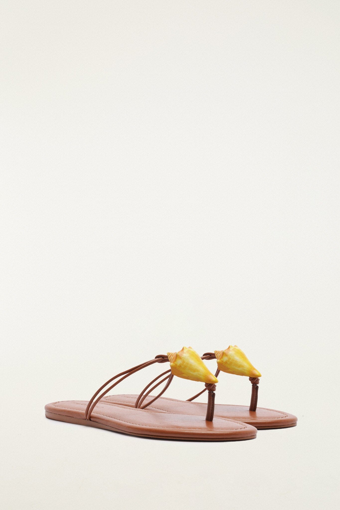 Shell Flat Sandal - FARM Rio CUOIO
