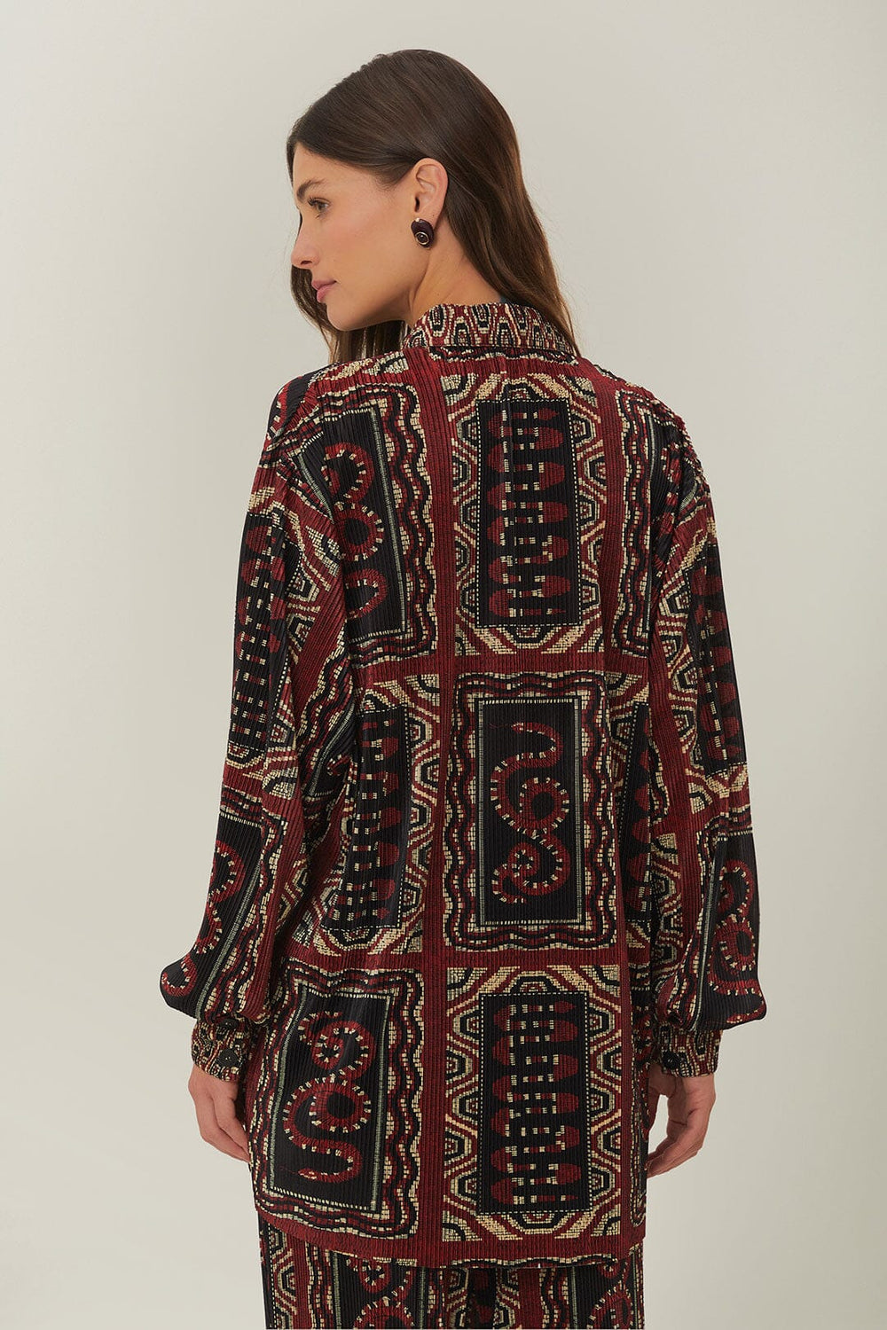 Black Snake Scarves Pleated Shirt - FARM Rio SNAKE SCARVES BLACK